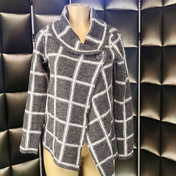 Ellen Tracy cardigan   - Picture 1 of 6
